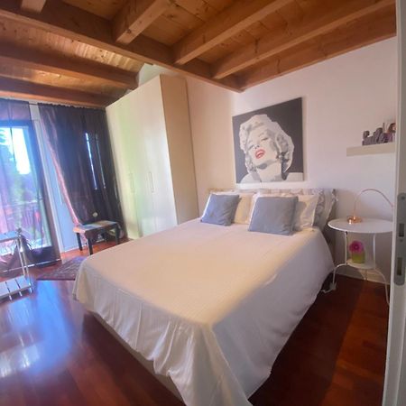 Casa Vacanze Chez La Reine - Holiday Home Vicenza Eksteriør billede